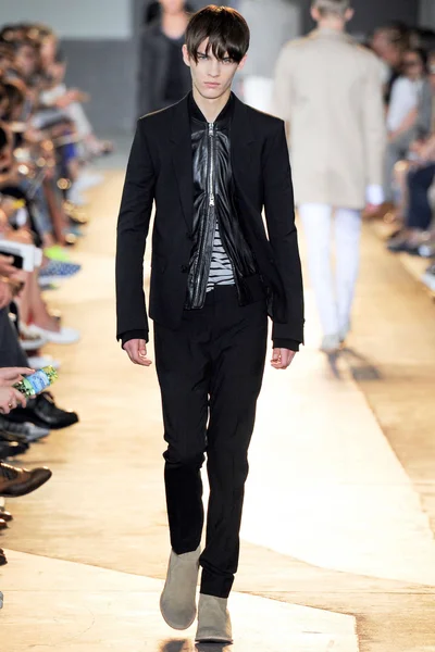Look 17